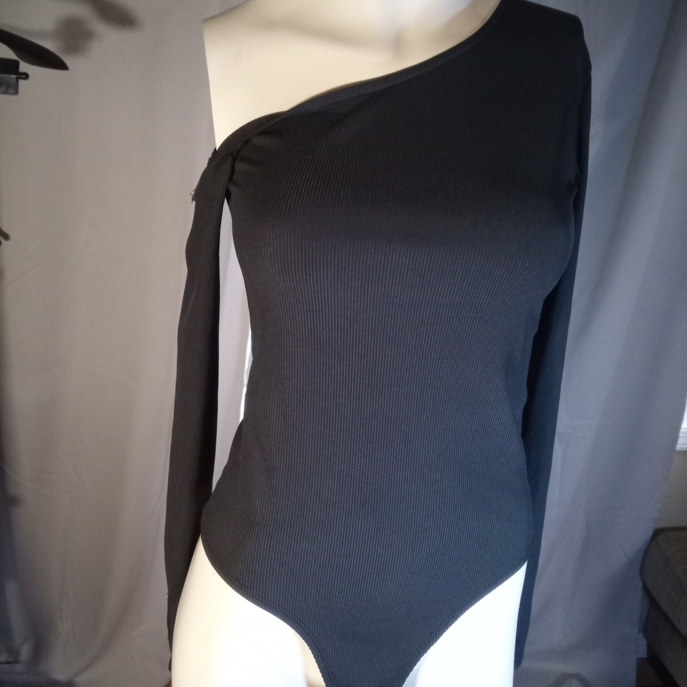 One-Shoulder Black Bodysuit - Picture 1 of 2